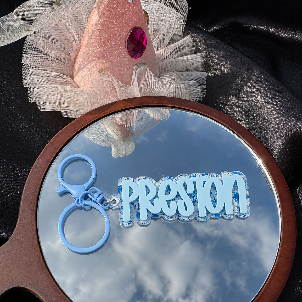 Akrylowy brelok z własnym imie – Initial Ring Custom recenzja i cena